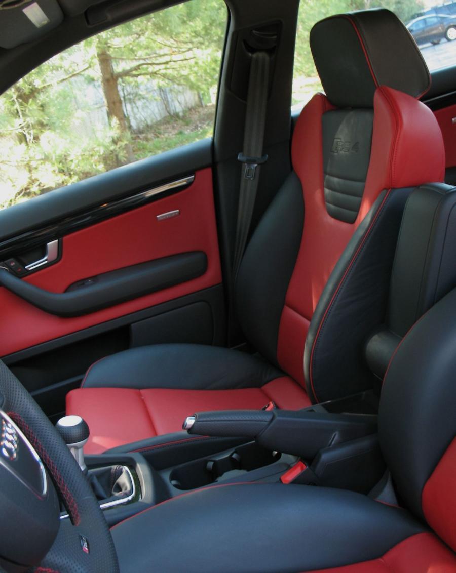 Интерьер Audi RS4 Sedan (B7, 8E) 2005 года  (NA) (фото 33 из 45)